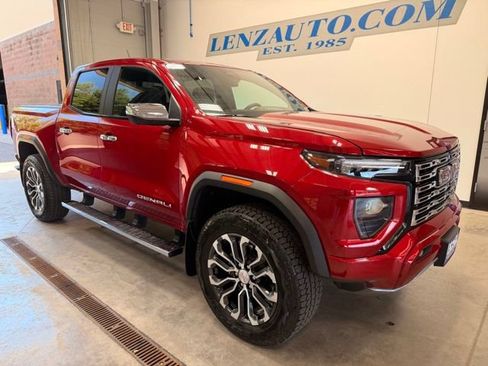 Used 2025 GMC Canyon Denali AWD/4WD image 2