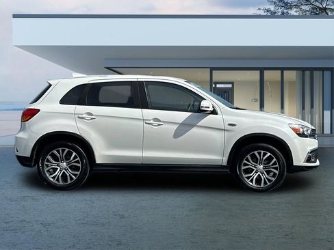 Used 2018 Mitsubishi Outlander Sport ES image 3