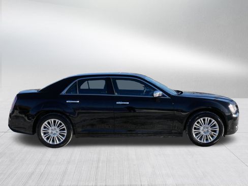 Used 2013 Chrysler 300 C w/ Light Group image 8