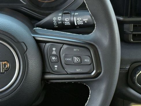 Used 2025 Jeep Wrangler Unlimited Rubicon w/ Convenience Group image 14