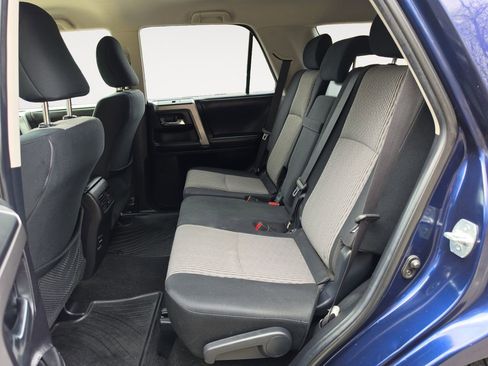 Used 2015 Toyota 4Runner SR5 AWD/4WD image 13