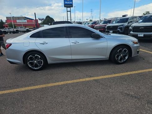 Used 2021 Chevrolet Malibu LT FWD image 2