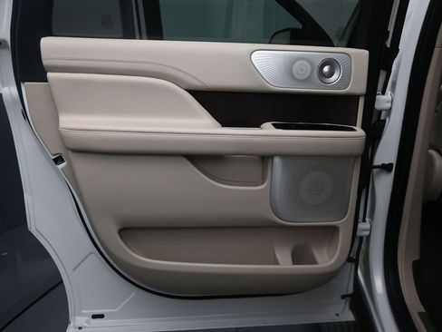 Used 2021 Lincoln Navigator L Reserve w/ Luxury Package image 8