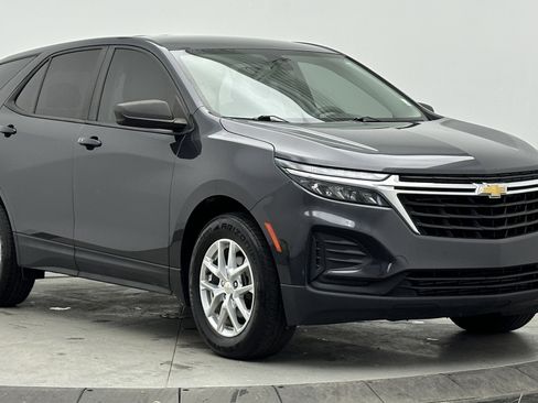 Used 2022 Chevrolet Equinox LS image 3