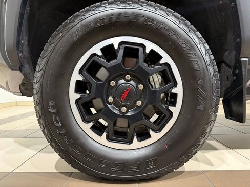 Certified 2024 Toyota Tacoma TRD Off-Road w/ TRD Off Road Upgrade Package AWD/4WD image 9
