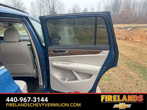 Used 2025 Volkswagen Atlas SE image 33