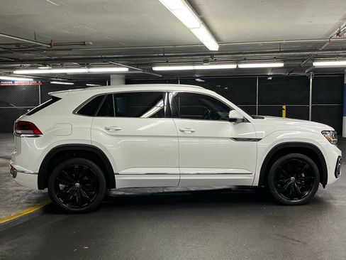 Certified 2022 Volkswagen Atlas Cross Sport SEL Premium R-Line w/ Cross Sport MDO Package image 41
