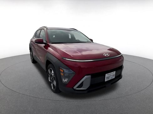 Used 2025 Hyundai Kona SEL image 3