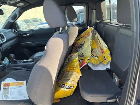 Used 2017 Toyota Tacoma SR5 image 9