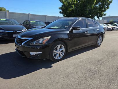 Used 2015 Nissan Altima 2.5 SV w/ Convenience Package