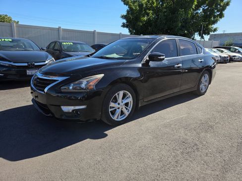 Used 2015 Nissan Altima 2.5 SV w/ Convenience Package FWD image 1