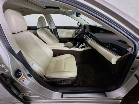 Used 2016 Lexus ES 350 w/ Navigation System Package image 33