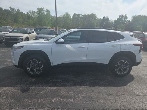 New 2026 Chevrolet Trax LT w/ LT Convenience Package FWD image 4