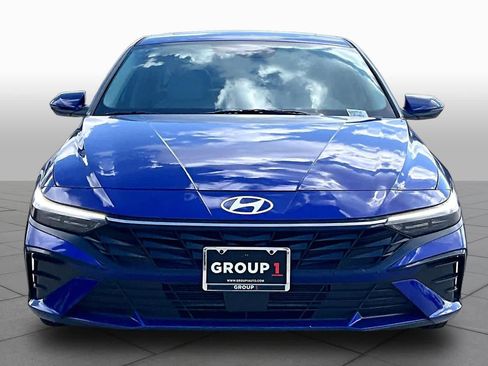 Certified 2025 Hyundai Elantra Limited FWD image 4