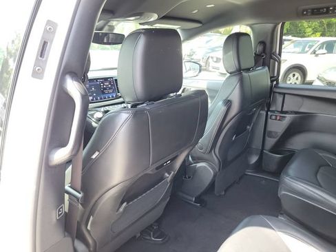Used 2024 Chrysler Pacifica Limited FWD image 13