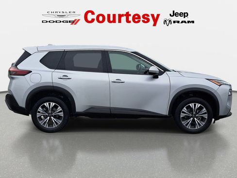 Used 2023 Nissan Rogue SV image 4