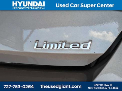 Used 2023 Hyundai Elantra Limited w/ Preferred Accessory Package FWD image 12
