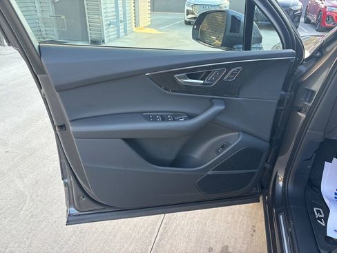 Certified 2025 Audi Q7 2.0T Premium w/ Convenience Plus Package image 10