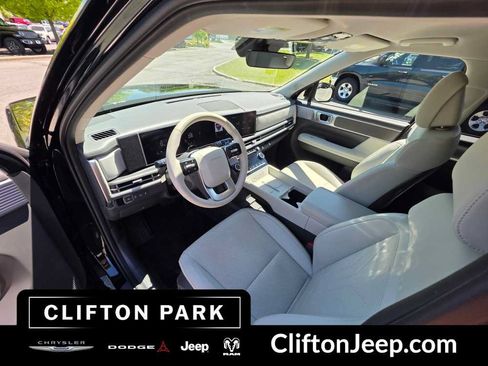 Used 2024 Hyundai Santa Fe SEL AWD/4WD image 11
