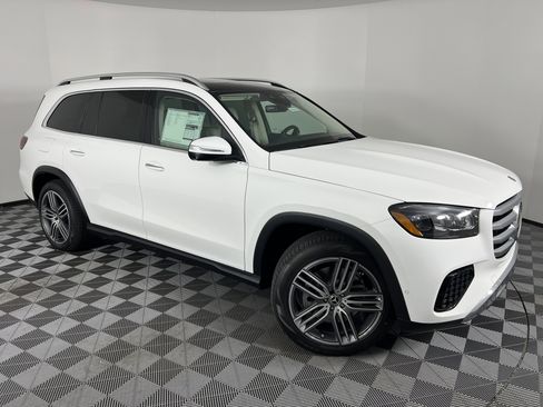 New 2026 Mercedes-Benz GLS 450 4MATIC image 2