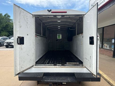 Used 2018 Chevrolet Express 3500 w/ Power Convenience Package RWD image 16