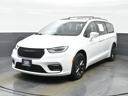 Used 2021 Chrysler Pacifica Touring-L w/ Uconnect Theater Family Group