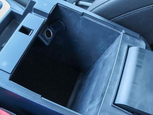 Used 2022 Ford Explorer XLT image 21