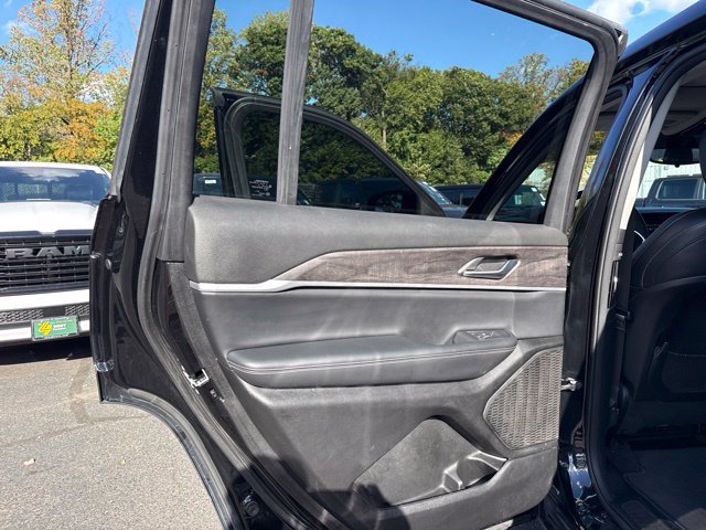Used 2023 Jeep Grand Cherokee L Limited AWD/4WD image 35