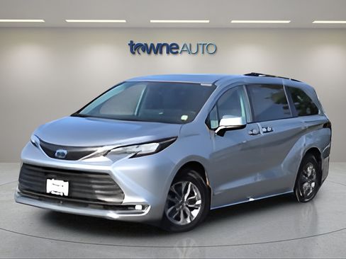 Used 2021 Toyota Sienna XLE AWD/4WD image 1