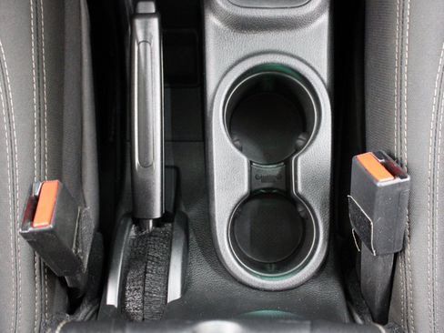 Used 2018 Jeep Wrangler Unlimited Sport AWD/4WD image 23