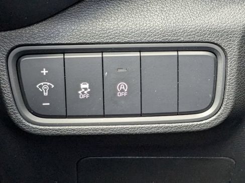 Certified 2025 Kia Soul LX w/ LX Technology Package FWD image 29