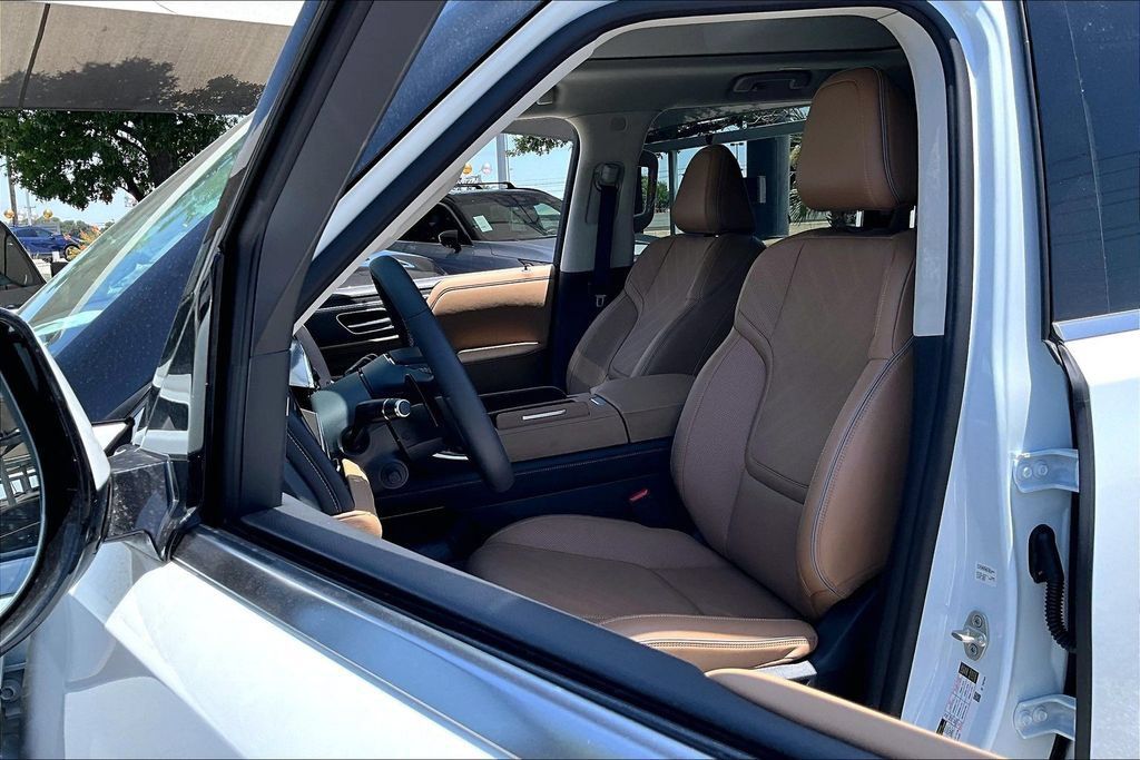 New 2027 INFINITI QX80 Luxe RWD image 13