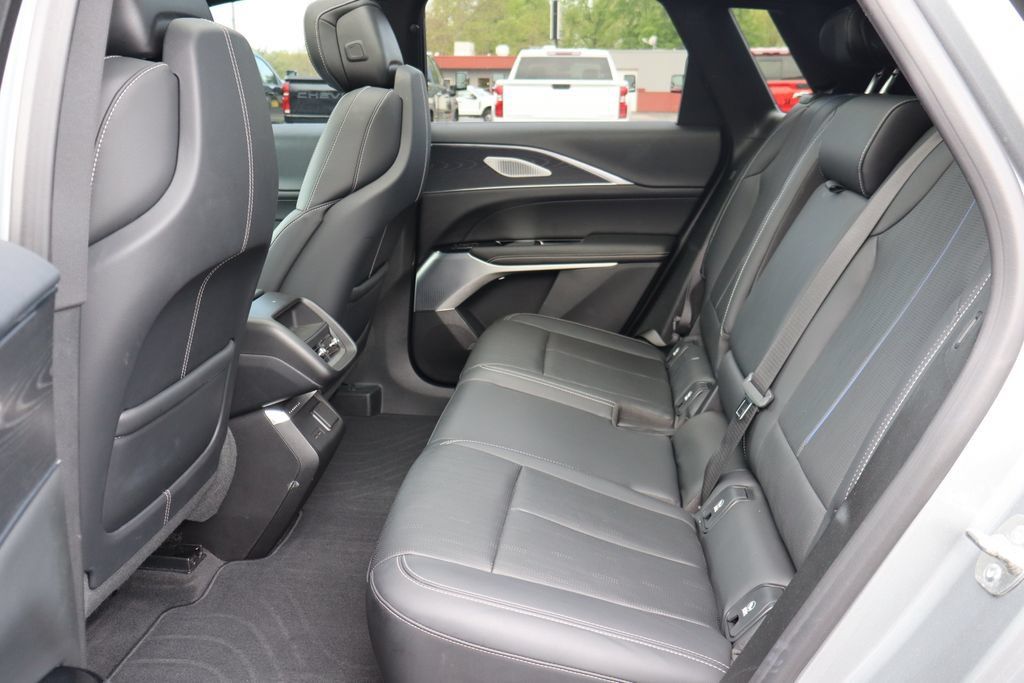 Used 2024 Cadillac Lyriq Sport RWD image 26