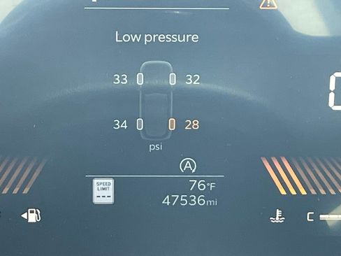 Used 2024 Kia Sorento S image 7