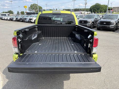 Used 2023 Toyota Tacoma TRD Off-Road w/ Advanced Technology Package AWD/4WD image 18