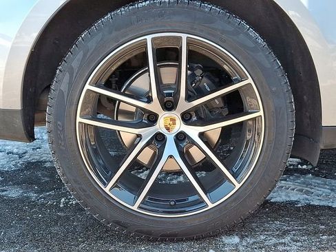 Certified 2026 Porsche Macan image 13