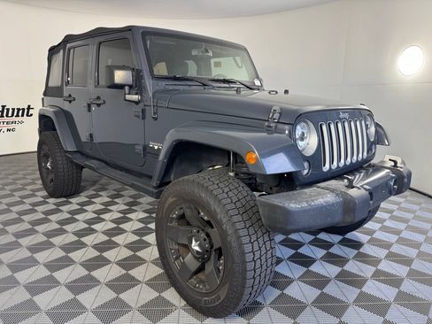 Used 2016 Jeep Wrangler Unlimited Sahara AWD/4WD image 6