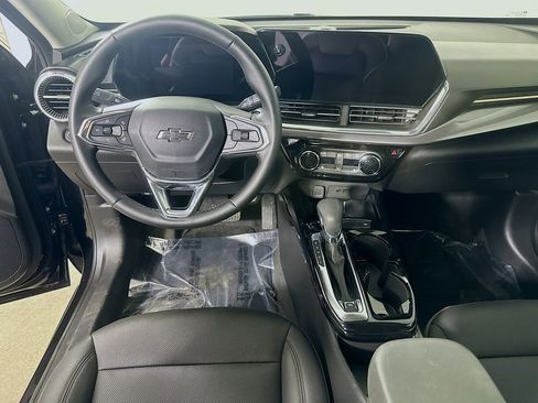 Used 2025 Chevrolet Trax ACTIV image 17