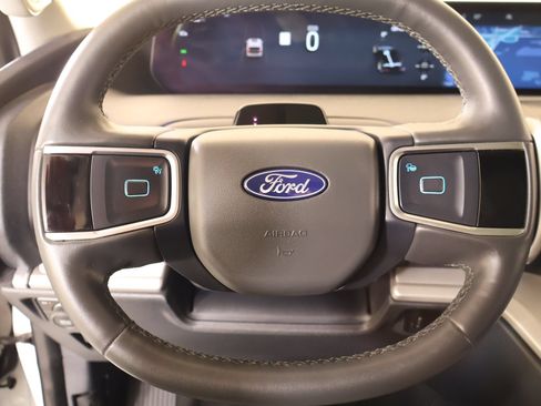 Used 2025 Ford Expedition Active AWD/4WD image 3