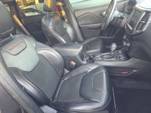 Used 2019 Jeep Cherokee Trailhawk w/ Comfort/Convenience Group image 13