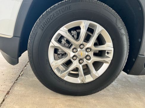 Used 2020 Chevrolet Traverse LT image 12