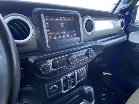 Used 2018 Jeep Wrangler Unlimited Sahara image 20