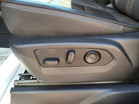 Used 2025 Chevrolet Silverado 1500 High Country AWD/4WD image 12