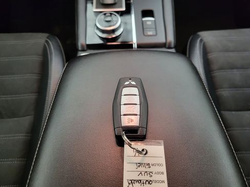 Used 2024 Mitsubishi Outlander FWD image 43