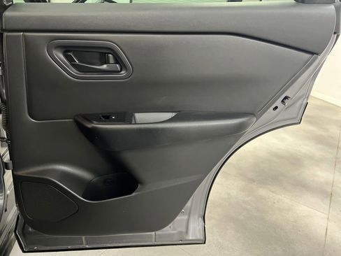 Used 2024 Nissan Rogue S image 19