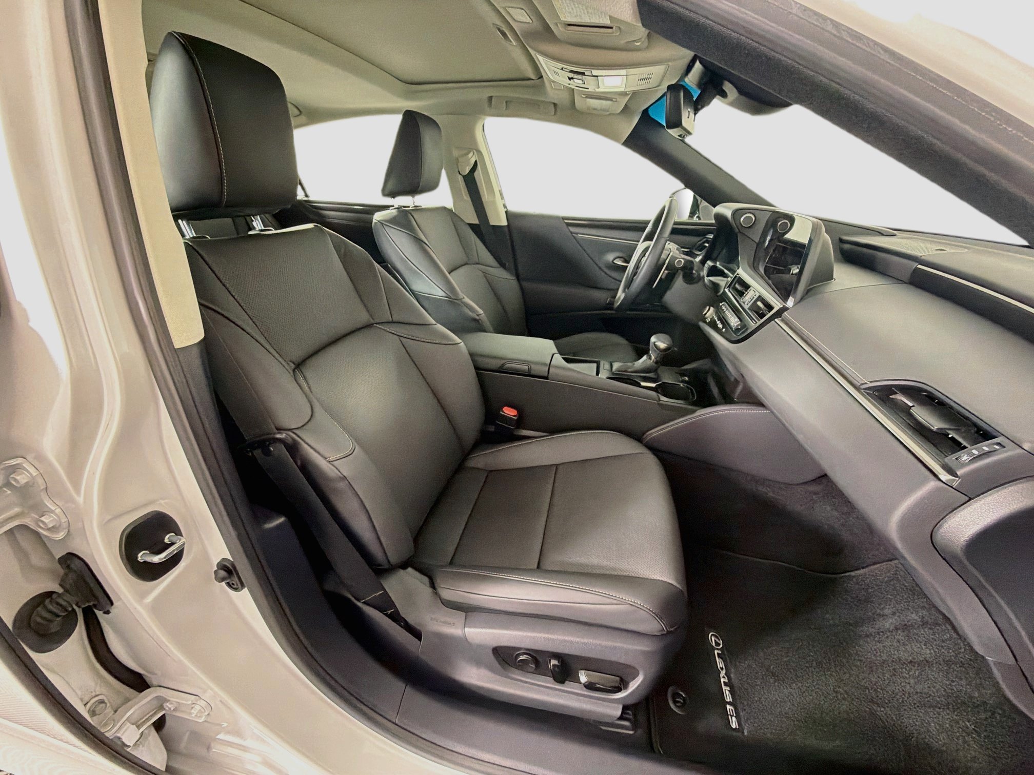 Used 2024 Lexus ES 350 w/ Accessory Package (Z1) FWD image 32