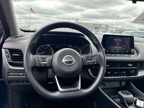 Used 2024 Nissan Rogue SV FWD image 11
