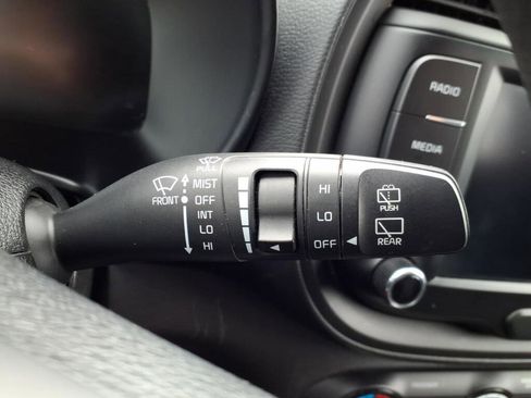 Used 2023 Kia Soul LX w/ LX Technology Package FWD image 18