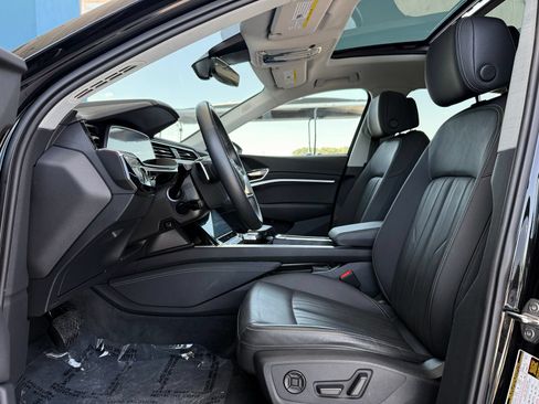 Used 2023 Audi e-tron Premium Plus w/ Premium Plus Package AWD/4WD image 17