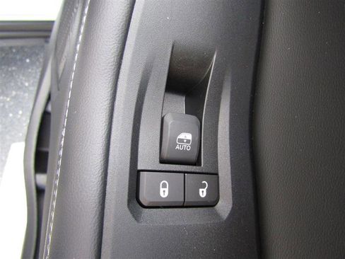 Used 2024 Jeep Grand Cherokee Limited image 35